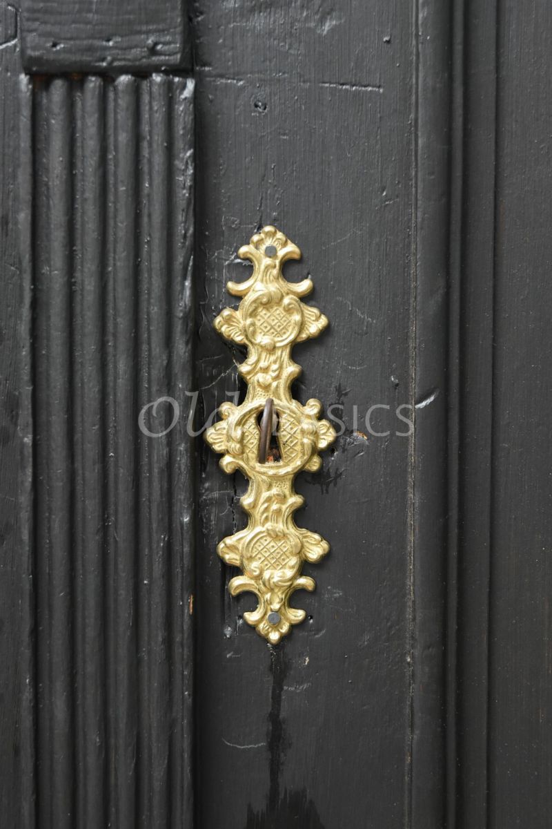 Detail van Brocante kast, zwart, grijs, materiaal hout